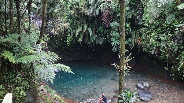 Saat berkunjung ke Bogor biasanya curug menjadi tempat wisata tujuan untuk sekedar menikmati alam. Salah satunya ke Curug Pangeran di kawasan Gunung Salak, Desa Gunung Picung, Pamijahan, Bogor, Jawa Barat.