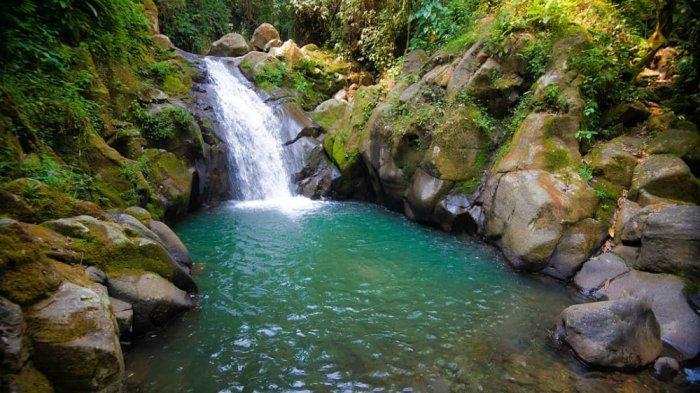 Curug Panjang, tempat wisata di Bogor yang menawarkan senasi aliran air yang berasal dari Sungai Paseban.