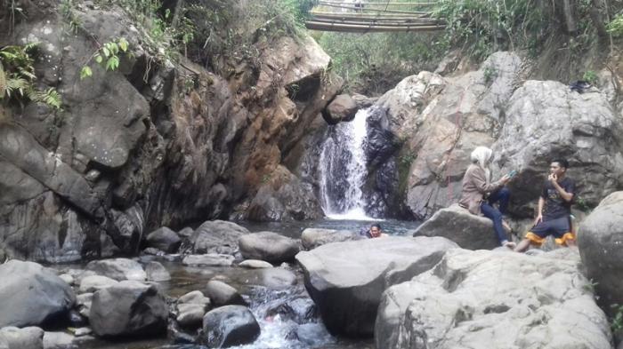 Curug Putri Kencana di Kecamatan Babakan Madang, Kabupaten Bogor, dipercaya memiliki mitos suara wanita di malam jumat