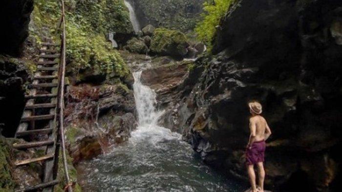 Menikmati keindahan Curug Walet, salah satu tempat wisata di Bogor dengan air terjunnya yang jernih dan menyejukkan mata.