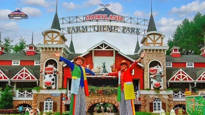 Dairyland Farm Theme Park merupakan salah satu tempat wisata di Bogor yang manawarkan mini zoo dengan konsep peternakan ala Eropa.