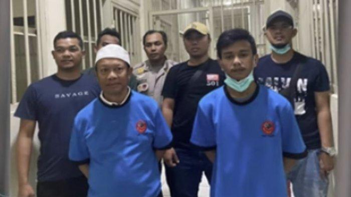 Beredar foto dan penampakan Yosef dan Danu tersangka kasus Subang pakai baju tahanan. Keluarga besar korban, Tuti dan Amalia kecewa dua tahun kena prank pelaku
