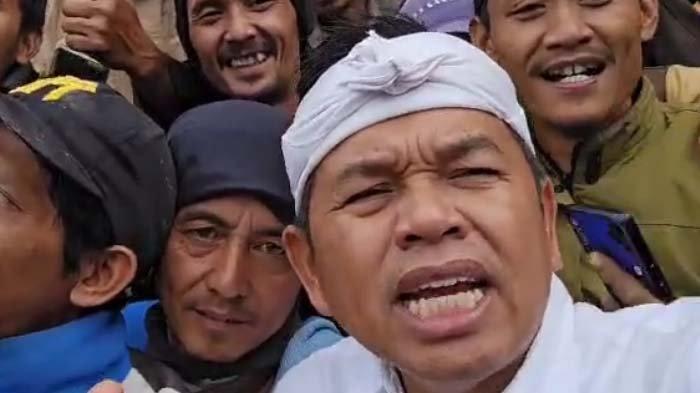 DEMUL BONGKAR HIBISC: Tangkapan layar momen saat Gubernur Jawa Barat Dedi Mulyadi menenangkan pekerja Hibisc Fantasy Puncak Bogor yang bakal dibongkar keseluruhannya, Jumat (7/3/2025).