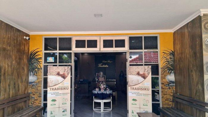 UMKM BOGOR - Menjelajahi Batik Bogor Tradisiku, tempat di mana keunikan batik dipertahankan dan diwariskan. Menghidupkan tradisi melalui kain, fashion, dan pelatihan membatik.