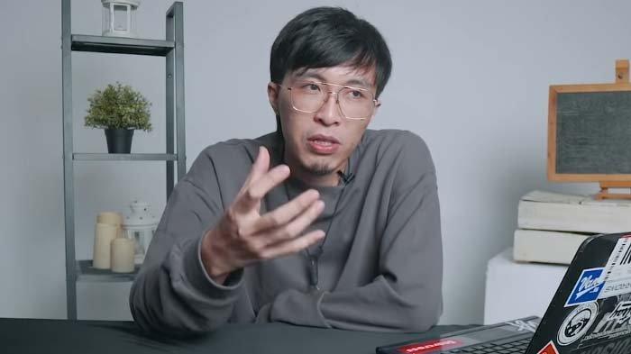 Informasi soal tidur di lantai konon bisa menyebabkan paru-paru basah ramai beredar hingga dipercayai. Ternyata ini faktanya kata dr Tirta.