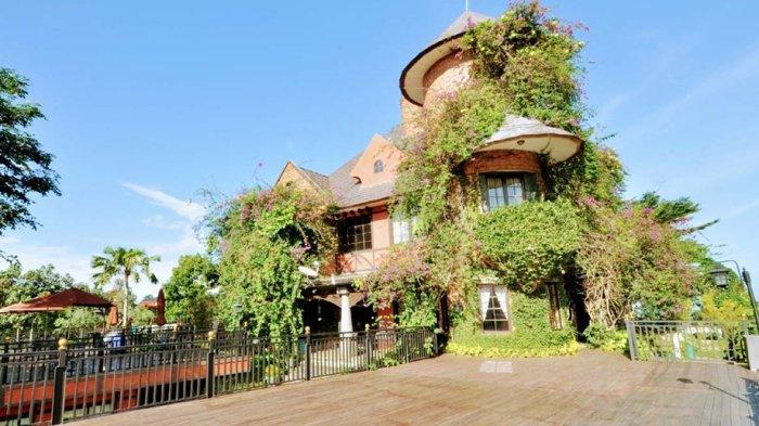 Edensor Hills mempunyai konsep interior Eropa klasik yang bisa kamu jadikan list tempat wisata favoritmu di Bogor.