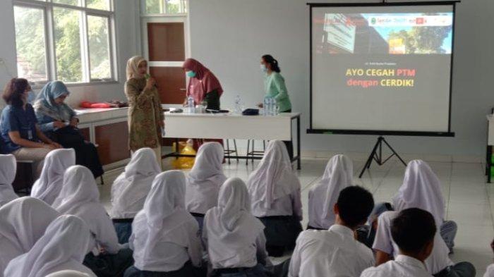 838 Siswa Sma Negeri 1 Cijeruk Bogor Diperiksa Kesehatannya Kepala 838 Siswa Sma Negeri 1 Cijeruk Bogor Diperiksa Kesehatannya Kepala