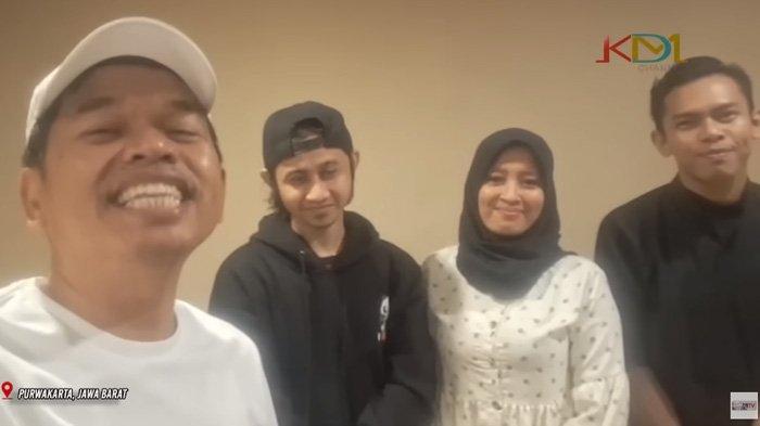Kang Dedi Mulyadi (paling kiri) foto bareng Teh Nde (berjilbab) dan kekasihnya, Rifki (sebelah kiri Kang Dedi) serta Fahmi Husaeni pengantin Bogor viral (paling kanan)
