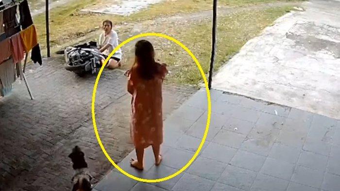 VIRAL Perempuan Duel Lawan Maling Motor sampai Terbanting, Sosok Wanita Berdaster Bikin Salah Fokus
