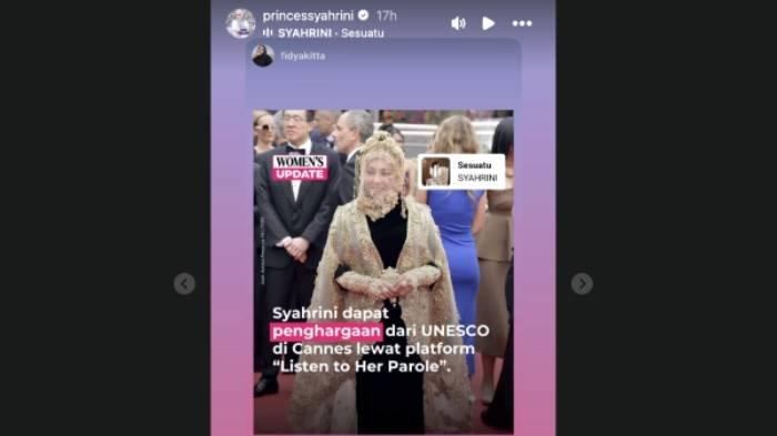 SYAHRINI DI CANNES FILM FESTIVAL - Gaun ketiga yang dipakai Syahrini di Cannes Film Festival, yakni gaun berwarna hitam dan emas.