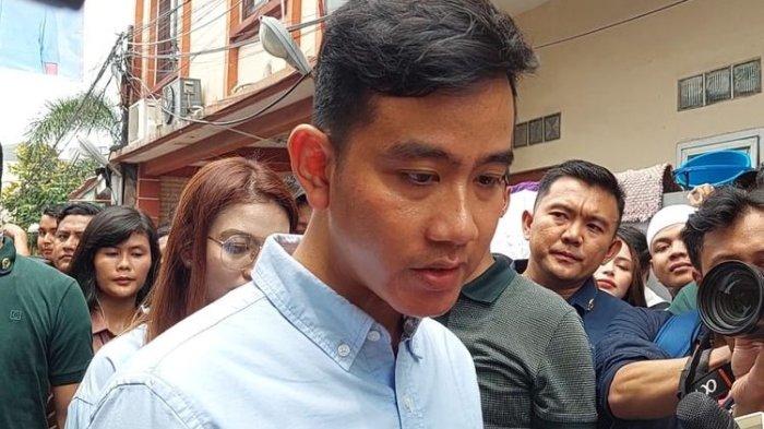 USULAN GIBRAN DIMAKZULKAN - Dalam foto: Gibran Rakabuming Raka saat berada di Kawasan Cempaka Putih, Jakarta Pusat, Sabtu (9/12/2023).