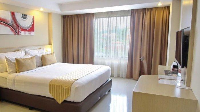 Rekomendasi hotel di Bogor yang memiliki rooftop, salah satunya Grand Diara Hotel yang tersedia di atas restoran. Kamu bisa melihat pemandangan sambil menyantap hidangan.