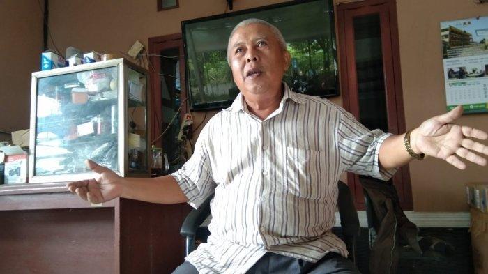 HAJI ENDANG - Muhammad Endang Junaedi pengusaha sekaligus pemilik jembatan perahu di Karawang.