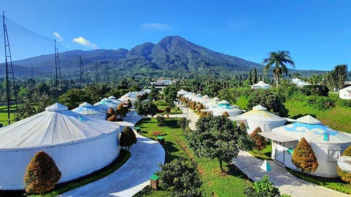 Konsep gabungan kultur Mongolia dan Apache menjadi daya tarik tersendiri, hotel di Bogor ini menyuguhkan pemandangan Gunung Salak.