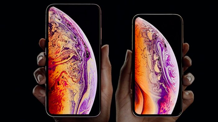 iphone XS Max (kiri) dan iPhone XS.