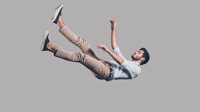 Arti Mimpi Lompat ke Laut: Pertanda Baik atau Buruk? Rahasia di Baliknya!