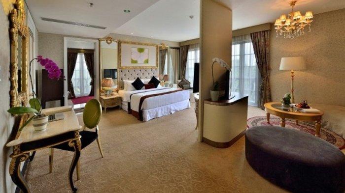 Amaroossa Royal Bogor merupakan hotel di Bogor yang akan mengajak tamunya merasakan sensasi bermalam alam bangsawan Eropa. Interiornya yang klasik, mewah, dan elegan menjadikan pengalaman staycation makin berkesan dan tak terlupakan.