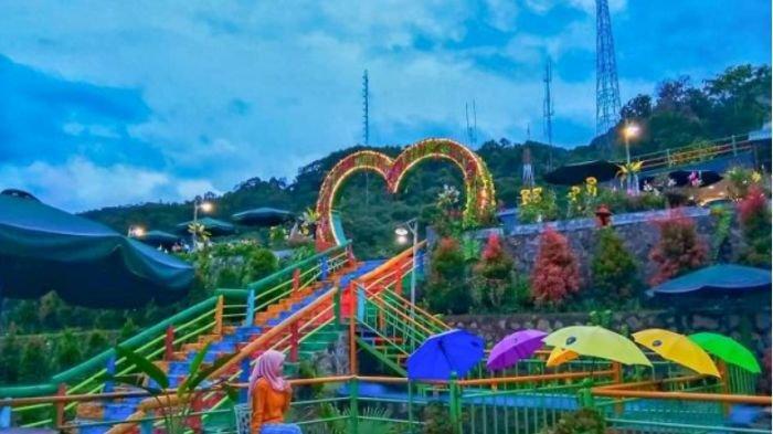 Spot foto Instagramable di tempat wisata Kampung Salaka Bogor.