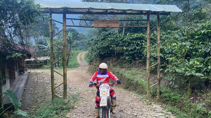 Area perkampungan Cisadon, Desa Karang Tengah, Kecamatan Babakanmadang, Kabupaten Bogor, Selasa (16/4/2024). (Muamarrudin Irfani)