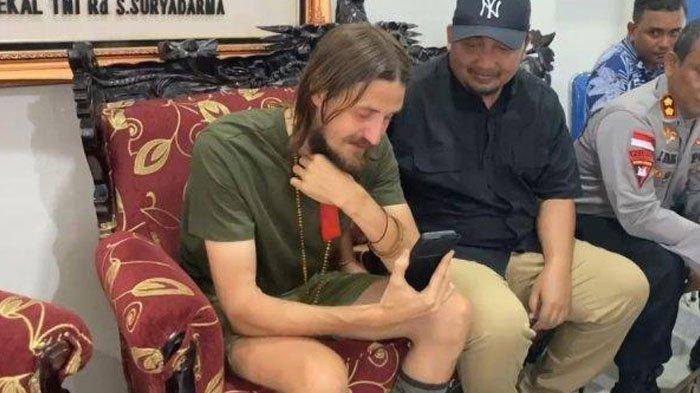 Akhirnya terkuak kondisi terkini pilot Susi Air setelah disandera KKB selama satu tahun lebih enam bulan dan kini berhasil bebas.