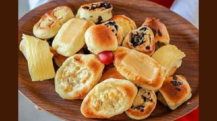 Roti Unnyil Venus yang berukuran kecil ini selalu menjadi incaran para pelancong untuk oleh-oleh. Dengan berbagai varian rasa kuliner Bogor ini tidak boleh sampai terlewatkan