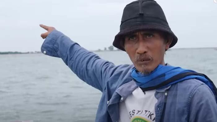 Inilah sosok Kholid, nelayan viral yang berani menantang dalang di balik pembuatan pagar laut Tangerang. Kholid tak gentar meski dapat intimidasi.