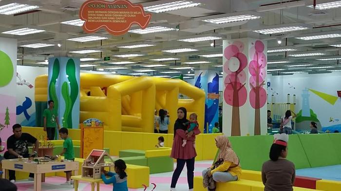 Kidzooona, tempat wisata playground yang berada di Cibinong City Mall (CCM), Jalan Tegar Beriman, Kecamatan Cibinong, Kabupaten Bogor, Jawa Barat.