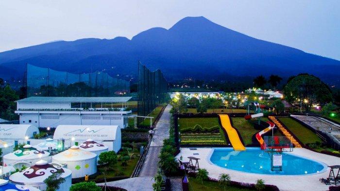 Daya tarik hotel di Bogor The Highland Park Resort selain konsepnya yang unik, juga kolam renang yang dilengkapi arena permainan.