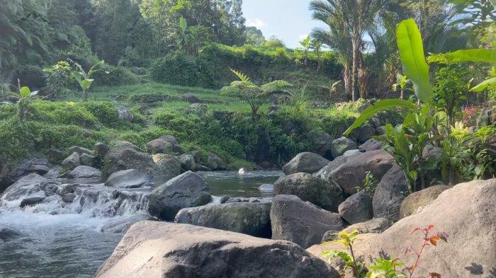 Lembah Batu merupakan tempat wisata di Bogor yang ingin menghabiskan liburannya dengan berkemah sambil menikmati pemandangan alam yang indah.