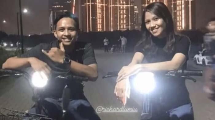 Lama tak terdengar kabarnya, Bharada E diisukan putus cinta dengan tunangannya, Ling Ling pun akhirnya mengurai kemarahannya selama satu tahun