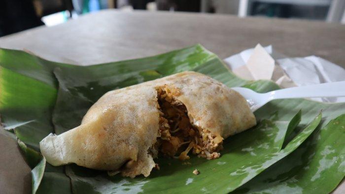 Salah satu kuliner Bogor yang cara pembuatannya masih menggunakan bahan bakar arang sehingga memiliki cita rasa yang khas, yaitu Lumpia Basah Gang Aut.