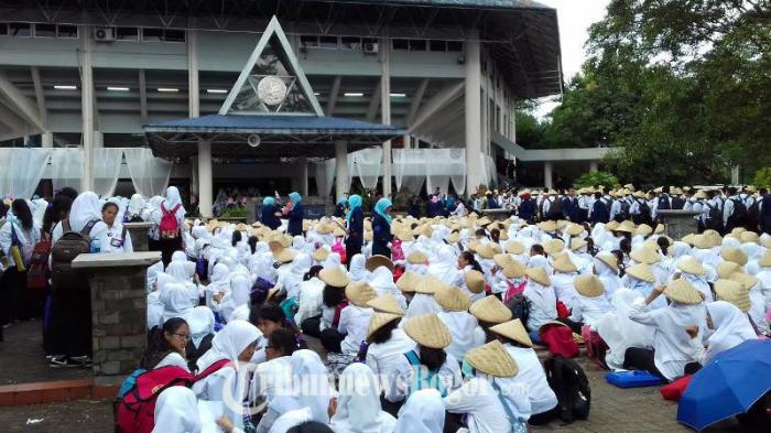 Ribuan mahasiswa baru IPB mengikuti masa pengenalan kampus, Jumat (26/8/2016).