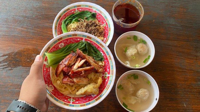 KULINER BOGOR - Salah satu menu andalan Mie Sapi Majapahit yang wajib dicoba adalah Mie Sapi Spesial, di mana pengunjung dapat menikmati mie dengan topping daging sapi yang empuk.