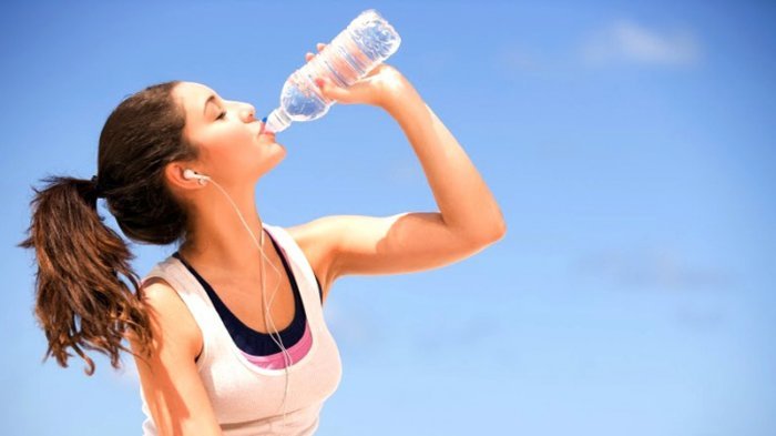 5 Manfaat Sehat Minum Air Dingin dan Efeknya