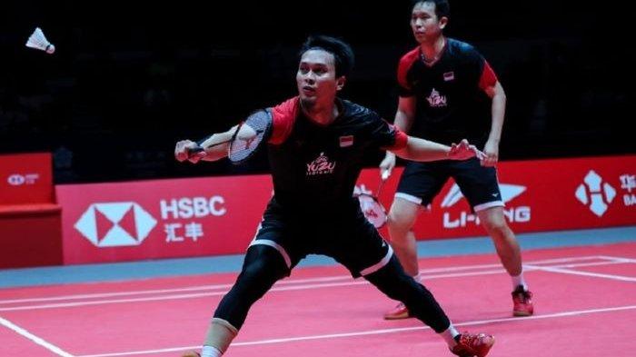 Pasangan ganda putra Indonesia, Mohammad Ahsan/Hendra Setiawan berhasil meraih gelar ketiganya dalam BWF World Tour Finals 2019 setelah menumbangkan Hiroyuki Endo/Yuta Watanabe (Jepang) di Tianhe Gymnasium, Guangzhou, China, Minggu (15/12/2019).