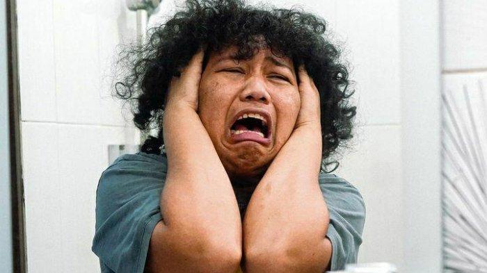 Borok Marshel Widianto dibongkar lima artis termasuk Nikita Mirzani. Marshel sampai dapat cap penjilat sejati gara-gara kinerjanya dalam bekerja yang buruk.