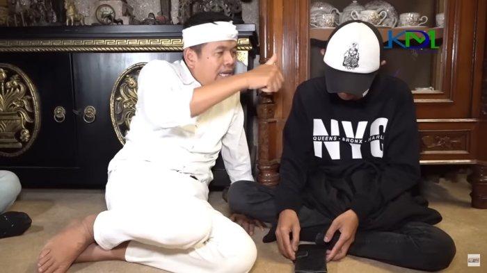 Dedi Mulyadi memuji kesabaran Mustofa pengantin baru Bogor yang ditinggal istrinya, Mustofa tampak tegar dan sabar menghadapi masalahnya, bahkan ia sampai diacungi jempol oleh Dedi Mulyadi