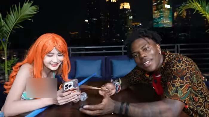 Momen IShowSpeed terpesona bertemu dengan Cosplayer Nami Indonesia. IShowSpeed langsung minta nomor HP Cosplayer Nami.