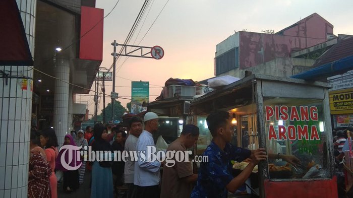 Jembatan Merah jadi tempat wisata favorit di Bogor yang suka jajan kulineran.