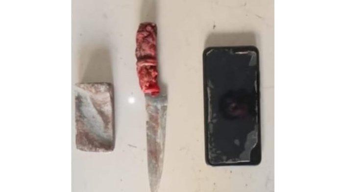 Pisau yang digunakan Tarsum memutilasi Yanti istrinya
