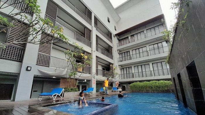 Dari hotel di Bogor ini, kamu bisa melihat kegagahan Gunung Salak dengan jelas. Pemandangan alam yang dapat dinikmati dari balik jendela kamar ini akan membuat kamu betah.
