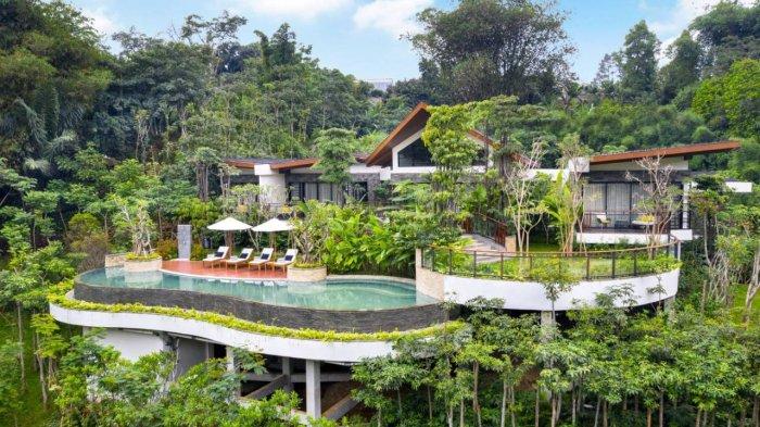 Hotel bintang 5 ini tawarkan berbagai jenis kamar serta villa dengan pemandangan Gunung Salak, Pullman Ciawi Vimala Hills Resort Spa & Convention menjadi hotel di Bogor yang cocok untuk menginap saat liburan.