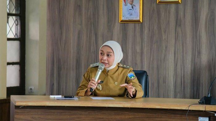Wakil Bupati Garut periode 2025-2030, Luthfianisa Putri Karlina. Ia jadi sorotan saat menegur ormas Islam yang membubarkan warung yang buka di jam-jam puasa.