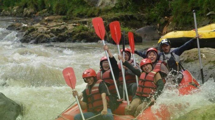 Rafting Cisadane jadi wahana rafting yang seru jadi tempat wisata yang mengasyikkan di Bogor.