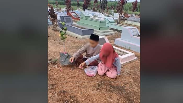 Pilunya kisah dua bocah cari keberadaan sang ayah yang dulu pernah membunuh ibu kandungnya. Bocah asal Lampung itu jadi perhatian satu Indonesia karena mengurai pengakuan mengejutkan