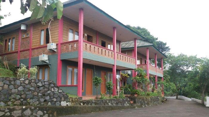Rekomendasi hotel di Bogor Rizen Kedaton Resort ini menawarkan suasana alam yang tenang dan hijau.