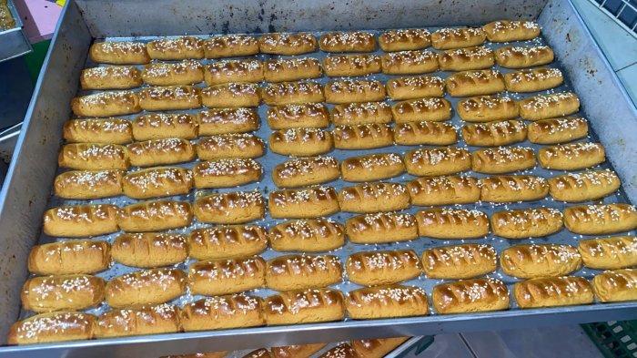 UMKM Bogor - Keunggulan dari Roti Gambang Sa’arina adalah tanpa bahan pengawet, pemilik menjaga kualitas bahan baku agar tetap alami dan sehat.