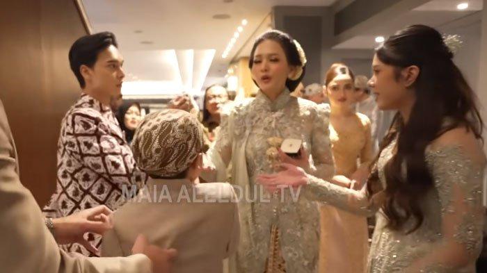 PERNIKAHAN AL GHAZALI: Tangkapan layar viral momen Maia Estianty bercanda dengan anak MulanJameela di nikahan Al Ghazali. Safeea anak Dhani tampak tegang saat mendengar ucapan bunda Maia. (youtube channel MAIA AL EL DUL TV)