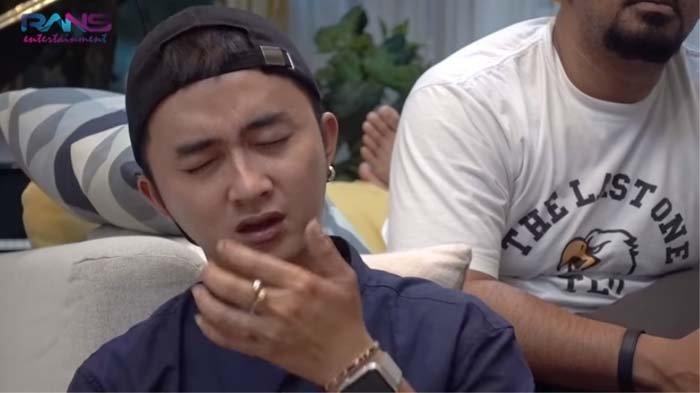 Sensen, asisten Raffi Ahmad menangis ingat kondisi majikannya