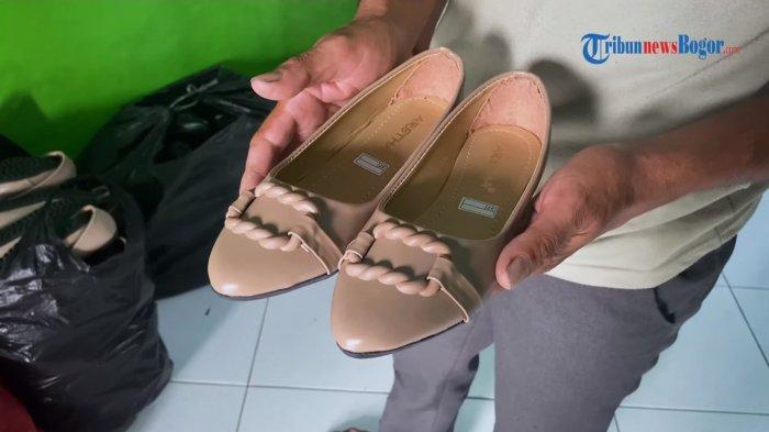 Produk sepatu yang dibuat Pak Mus di Sukaresmi, Kecamatan Taman Sari, Kabupaten Bogor.